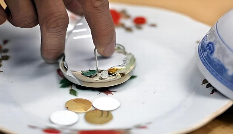 Kính áp tròng đánh xóc đĩa có thật không